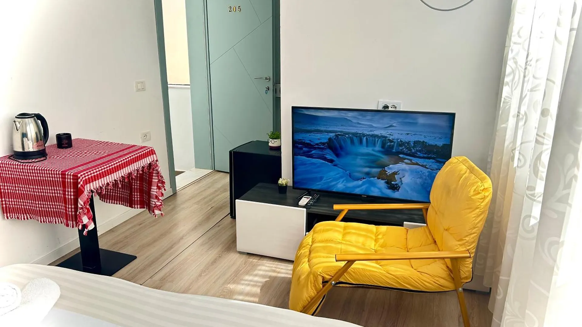 Budget Retreat Tirana & Studios